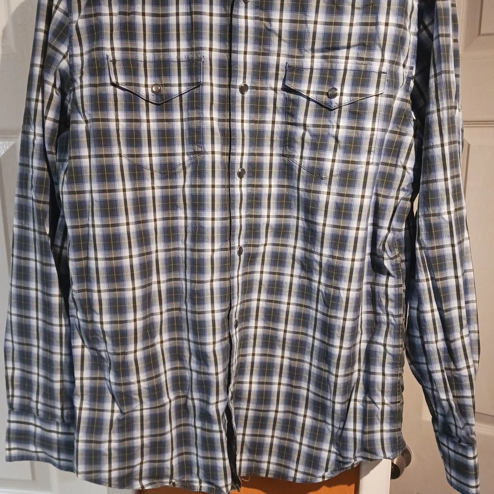 Banana Republic Men's Pearl Snap Blue Plaid Button-down Shirt, Pockets. Size M